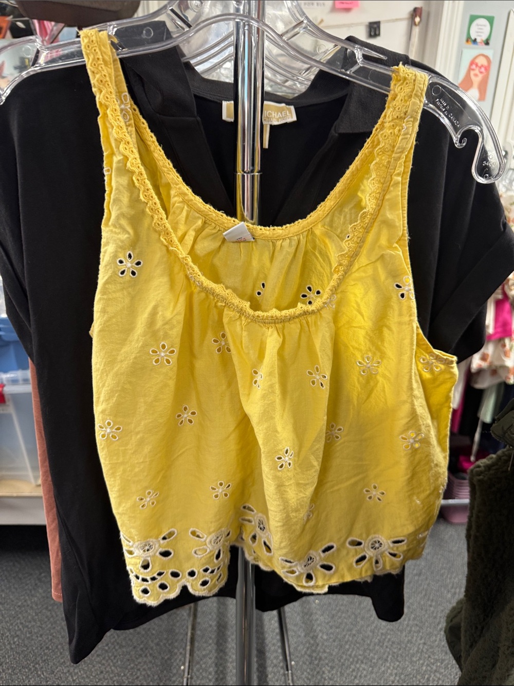 Old navy eyelet tank M // 091667